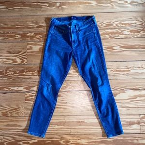 Medium Wash Mid Rise Jegging